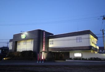 Hotel Sindbad Oyama(Adult Only) allows 18 year olds to book a room