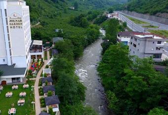 Jolnar garden hotel allows 18 year olds to book a room