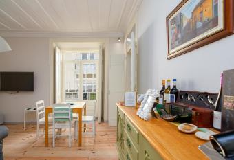 Carmo s Residence Art Apartments 1   allows 18 year olds to book a room