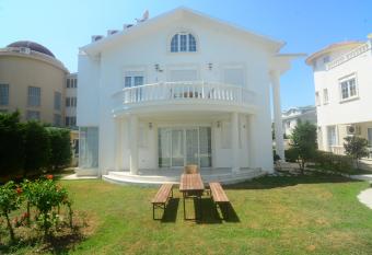 Penelope Villa has rooms with a private hot tub