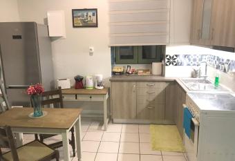 Odyssey Apartment has rooms with a private hot tub