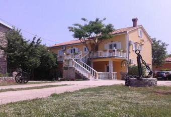 Apartments Nella has Balcony rooms