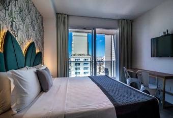 360 Luz allows 18 year olds to book a room