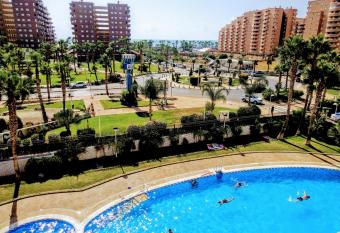 ACV - Marina Trebol III - 2   linea, planta 4, norte allows 18 year olds to book a room