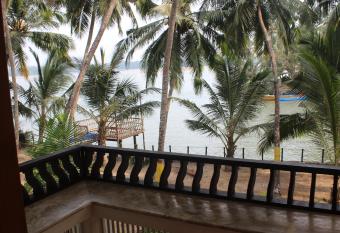 Maleyam Homestay Riverside allows 18 year olds to book a room