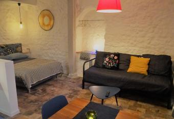 Appartement spacieux avec une vue sur Tours ( 38m  ) -Gite de Bellevue has Balcony rooms