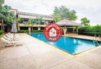 Naiyang Beach Hotel SHA Plus allows 18 year olds to book a room