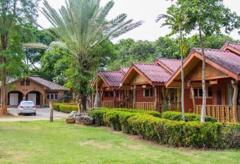 Buasawan Resort & Restaurant has Balcony rooms