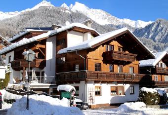 Blusnerhof has Balcony rooms