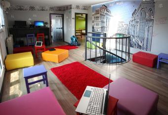 Hostel Bed&Coffee 360   allows 18 year olds to book a room