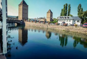 Le Dunant has Balcony rooms