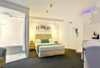 Atlantic Tower Motor Inn has Balcony rooms