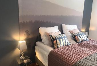 4 All Apart Hotel allows 18 year olds to book a room