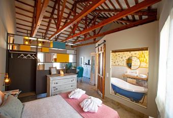 El Patio de los Jazmines Boutique-House has Balcony rooms