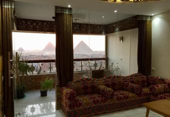 Giza Pyramids View Guest house allows 18 year olds to book a room