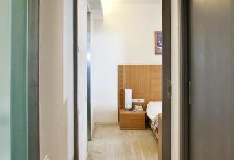 Civitel Olympic has rooms with a private hot tub