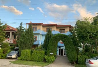 Vila Deni has Balcony rooms