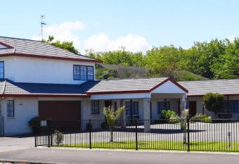BK s Magnolia Motor Lodge allows 18 year olds to book a room