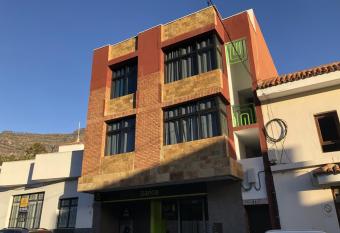 Apartamentos Acor  n Mog  n allows 18 year olds to book a room