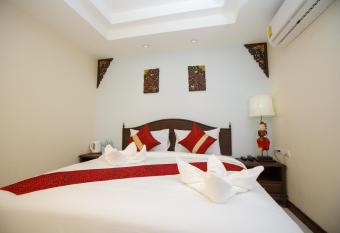 Chang Siam Inn allows 18 year olds to book a room