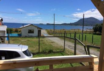 Caba  a frente al mar en Carretera Austral has rooms with a private hot tub