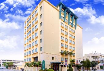 Hotel Roco Inn Okinawa allows 18 year olds to book a room