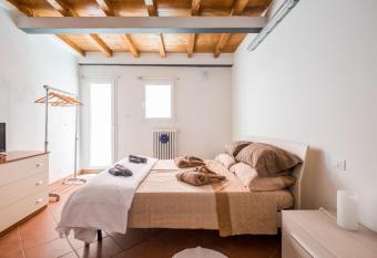 whouse suite apartment mirasole has Balcony rooms