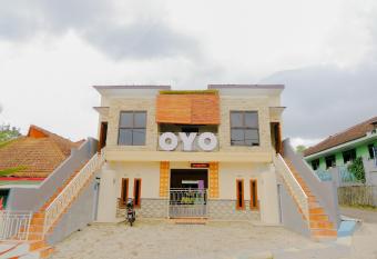 OYO 605 Queen Homestay allows 18 year olds to book a room