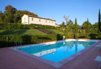 Casa Vacanze  allows 18 year olds to book a room