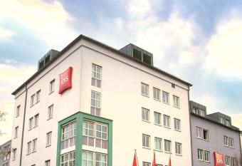 ibis Hotel Regensburg City allows 18 year olds to book a room