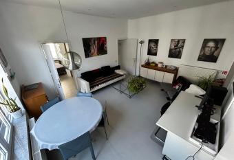 1st floor boutique apartment P free allows 18 year olds to book a room