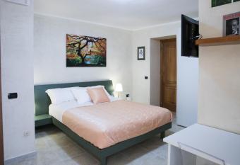 Vittoria Guest House Salerno has Balcony rooms