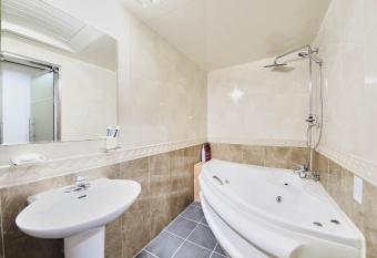 K2 Motel has rooms with a private hot tub