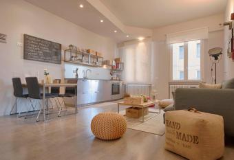 Mediceo 42 - Intero Appartamento allows 18 year olds to book a room