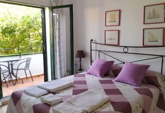 Magnolia, habitaci  n matrimonial con ba  o privado, en casa compartida allows 18 year olds to book a room