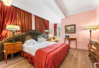 Canal Suites has Balcony rooms