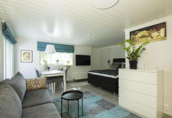 Airport Mint House Studio has Balcony rooms