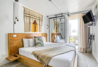 Miraflores Apartments has Balcony rooms