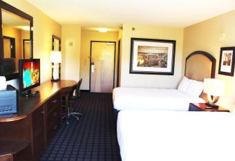 7 boutique hotel allows 18 year olds to book a room