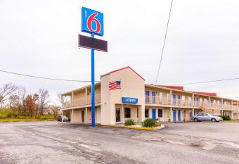 Motel 6 Mount Vernon, IL has Smoking rooms