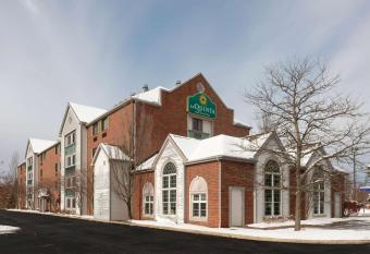 La Quinta Inn & Suites by Wyndham Cleveland Macedonia allows 18 year olds to book a room