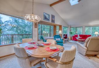 446 Ocean (MCA 959) has Balcony rooms