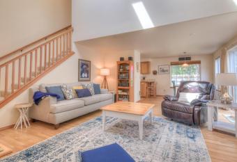 Ava's Sunny Delight (MCA 682) has Balcony rooms