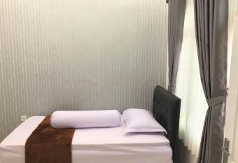 The LaWang Yogya Guesthouse has Balcony rooms