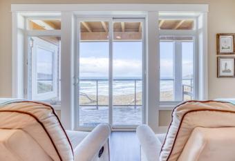 Somewhere at the Beach has Balcony rooms