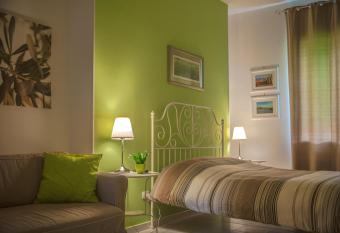 B&B Le Comari Salentine allows 18 year olds to book a room