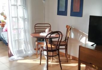 Tenerife Sweet Home, Cheap and Clean, Pool, Beach, WiFi, Quite has Balcony rooms