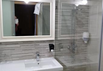 Hotel Bruselas has Balcony rooms