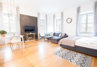 U Zlat   Hv  zdy apatm  n Blumentritt allows 18 year olds to book a room