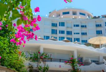 Bougainville Bay Apartments allows 18 year olds to book a room